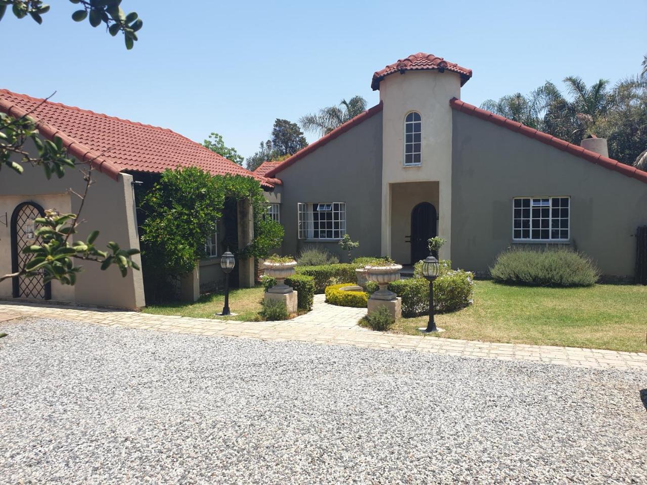 Nouveau Studios Pretoria Exterior foto